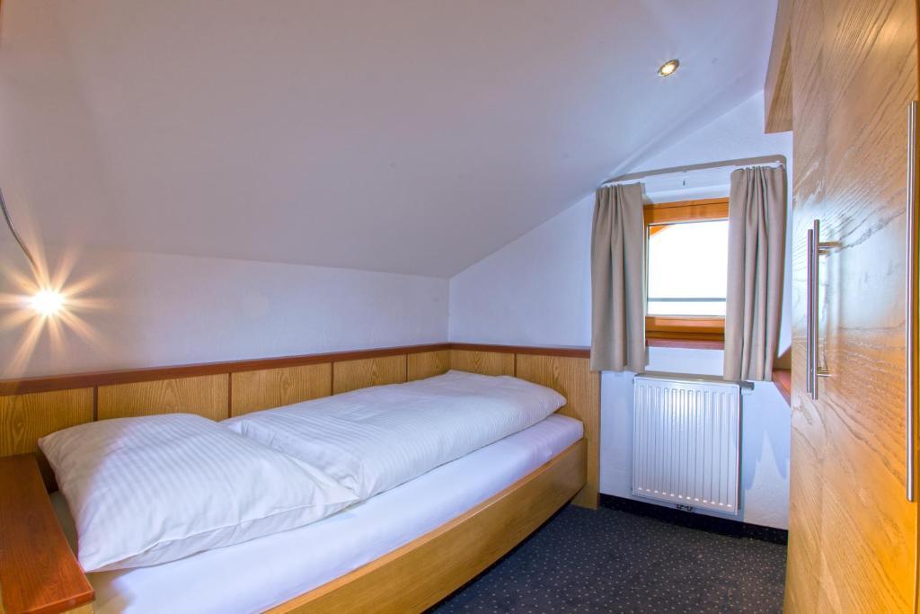 Hotel Lukas Fiss Habitación foto